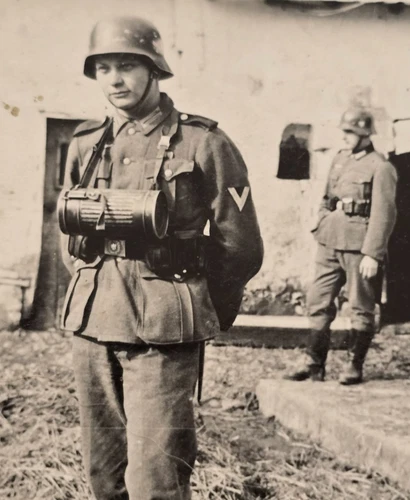 ARMY STEEL HELMET SOLDIER w GASMASK CANISTER WWII WW2 German Military War Photo