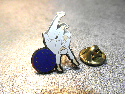Pin’s Judo – 30 Ans Du Judo Club De Luisant – Émail (EGF) – Sport De Combat – Fabriqué En France