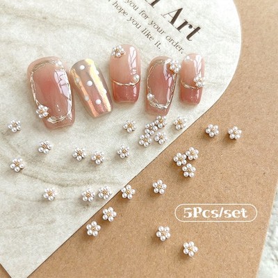 5pcs DIY Nail Art Decor 3D Fünf--Petal weiße Perlen Blütennagelbohrer Design 