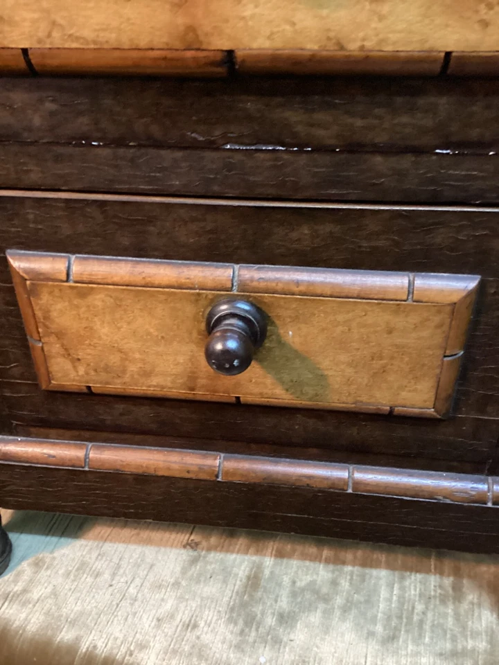 MUEBLE DE NOCHE VICTORIANO MÁRMOL EN LA PARTE SUPERIOR. RESTAURADO. 4 CAJONES. ALTURA 35 PULGADAS Foto 3 de 4