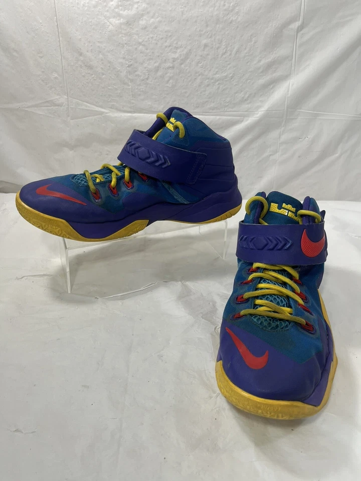 Zapatos de baloncesto Nike Lebron Soldier VIII Foto 3 de 4