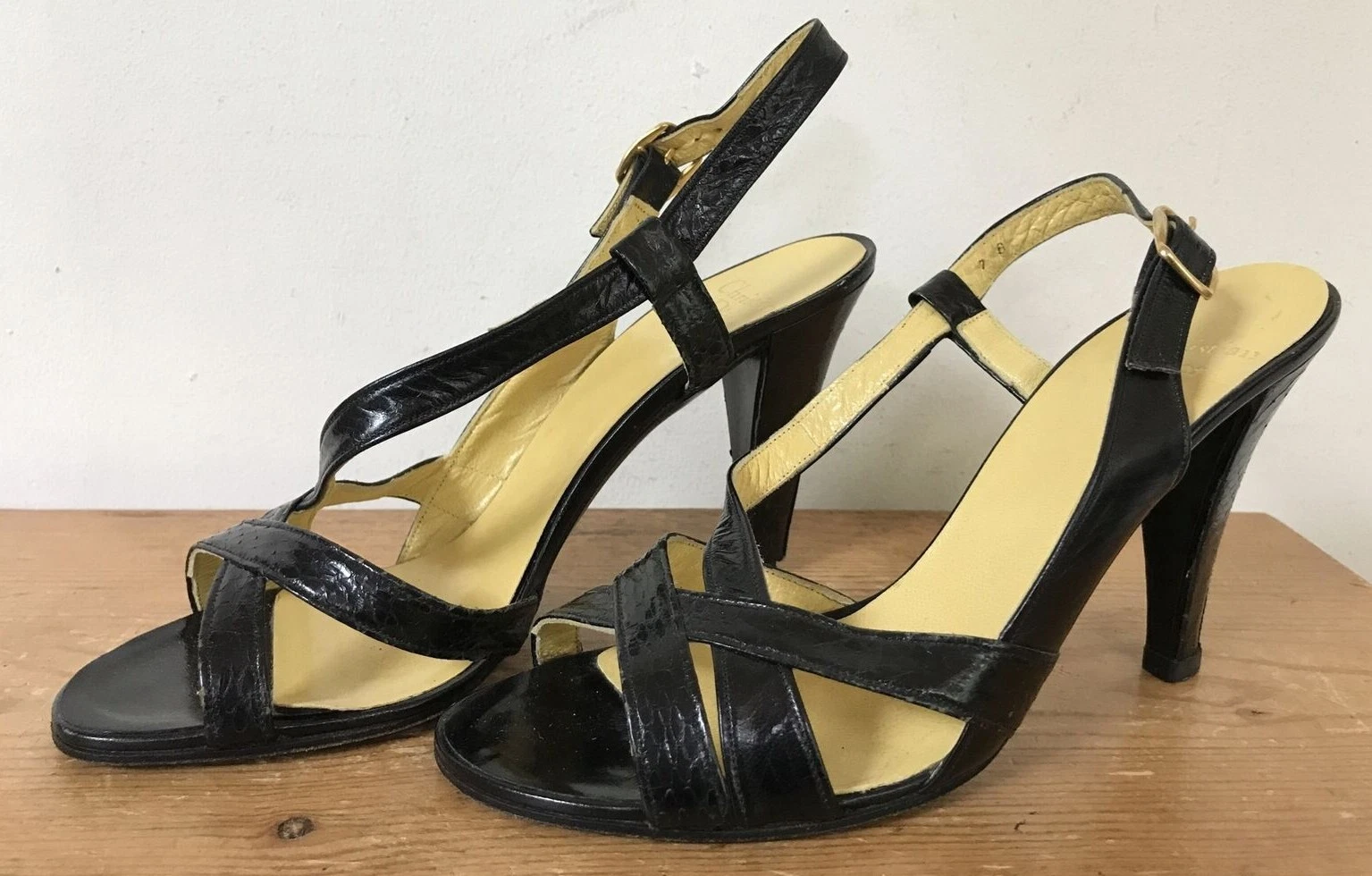 Escarpins à lanières vintage Christian Dior Souliers cuir noir peau de serpent talon haut 7B