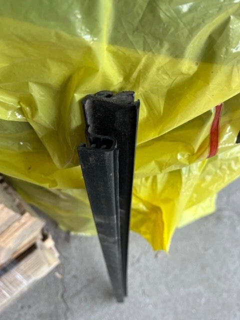 Cinturón de puerta delantera usado Chrysler Dodge Grand Caravan Weatherstrip 4894975AC 08-20 Foto 2 de 4