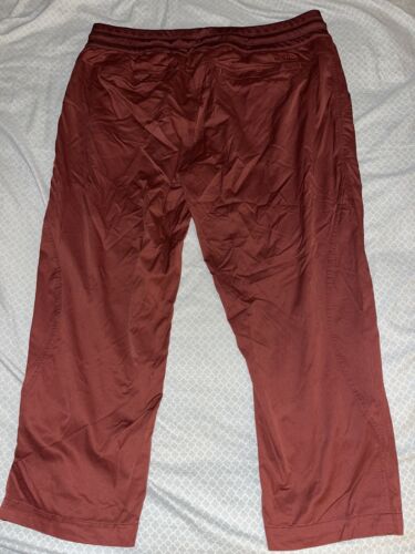 THE NORTH FACE ATHLETIC XL  Maroon/red CAPRI PANTS WOMEN'S - Zdjęcie 1 z 5