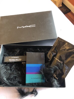 MAC Geschenkset: Enchanted Eve Eye Set, D For Danger Lippenstift, False Lashes Mascara