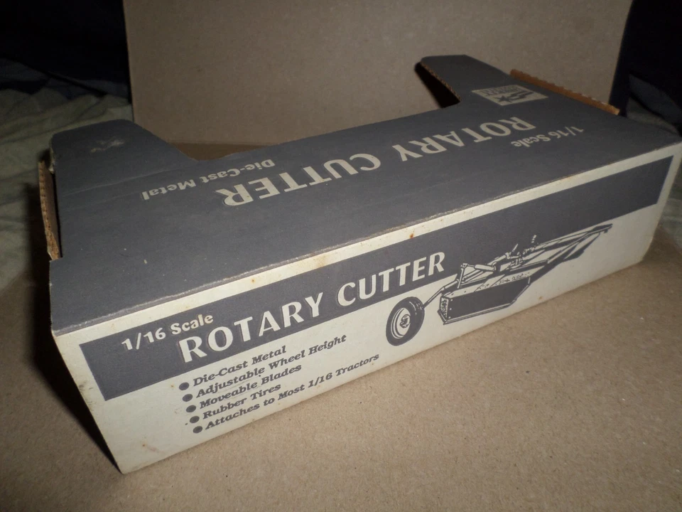 Cortacésped rotativo McCormick International 1/16 fundido con especificaciones #ZJD 709 nuevo en caja Foto 3 de 3