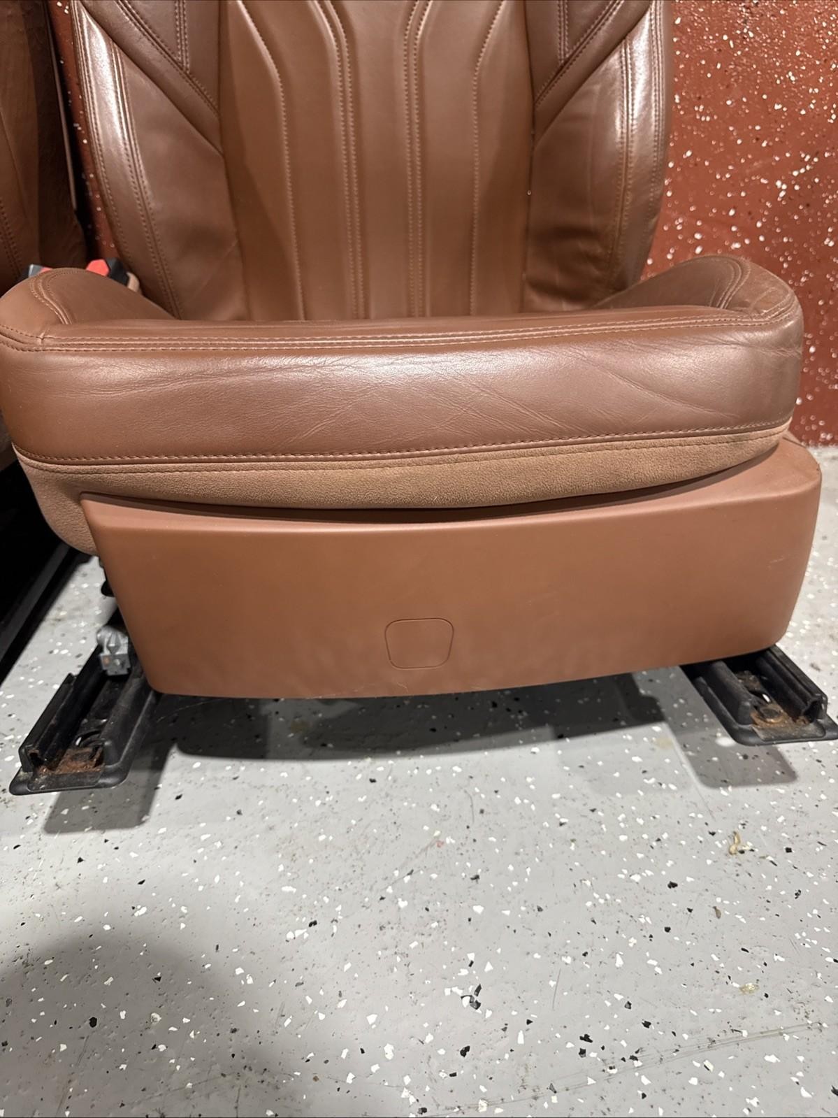 Front & Right Seat SET Maserati Quattroporte Set Of 2 2014-2020 M156