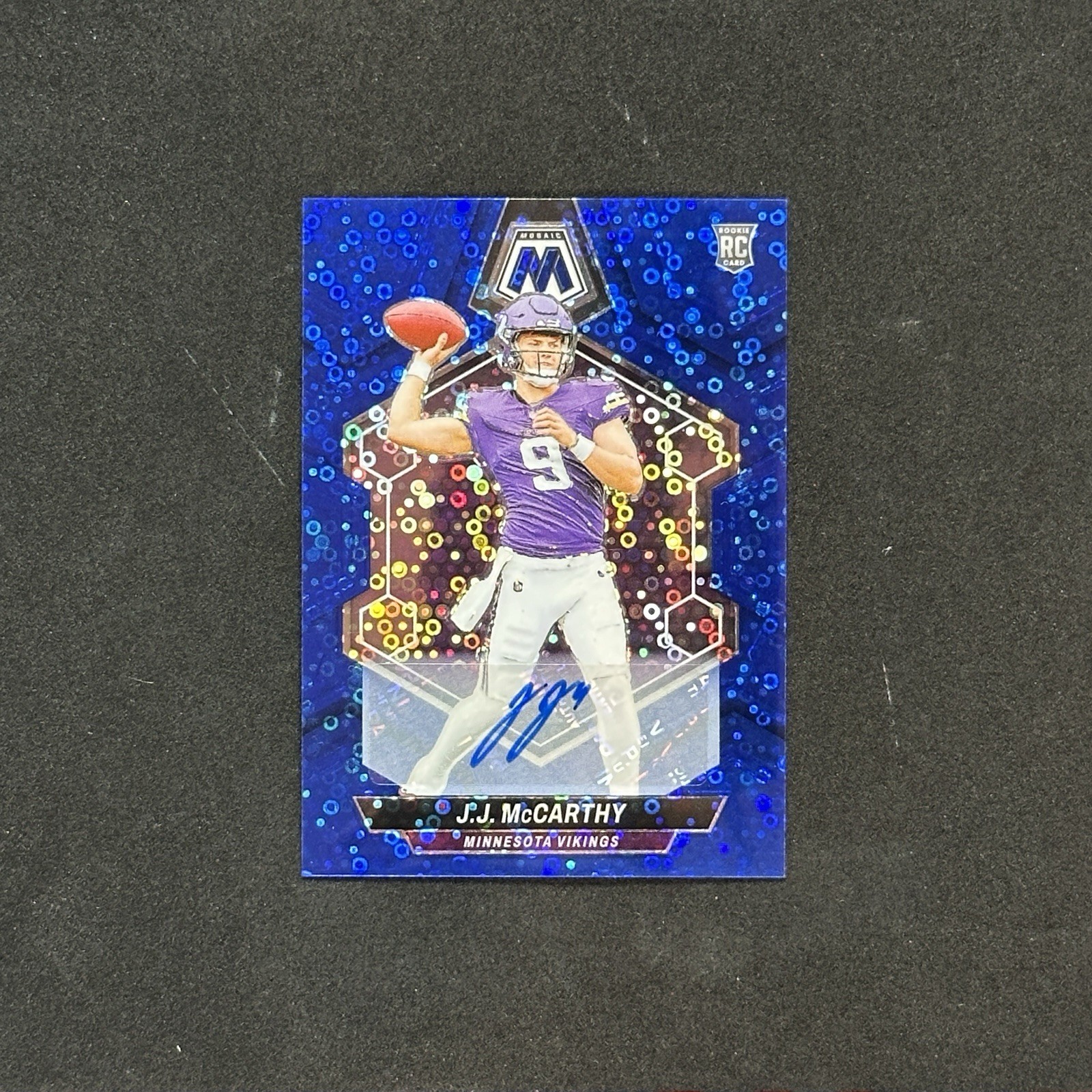 2024 Panini Mosaic Rookie Auto Mosaic No Huddle Blue #310 JJ McCarthy