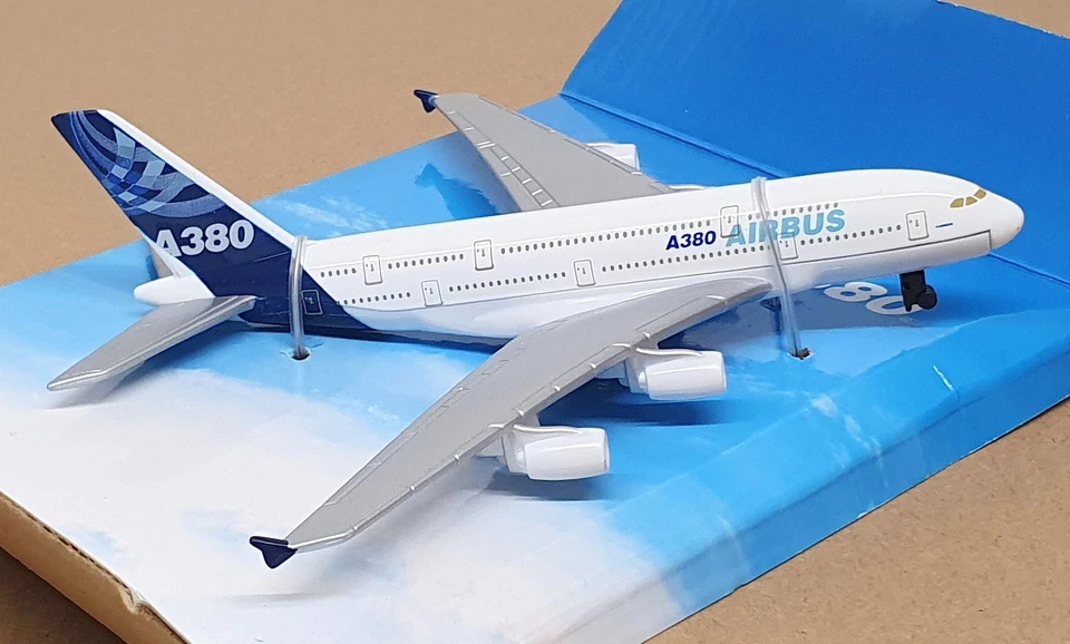 Daron Toys Appx 14cm Long Diecast RT0380 - Airbus A380 Aircraft - White/Blue - Image 3 of 4