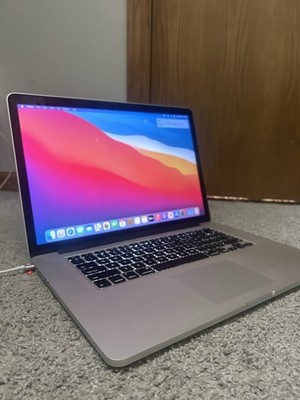 Apple MacBook Pro 15  Retina (2015)   Quad Core i7   16GB RAM   Silver
