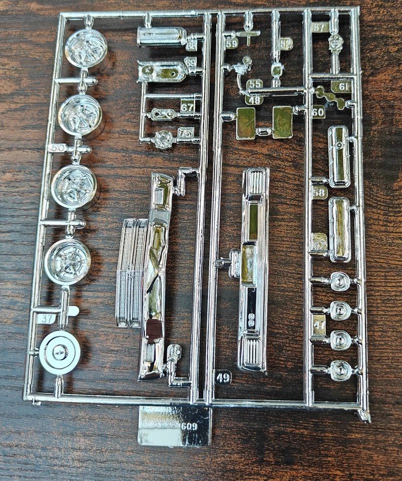 Revell Monogram ’70 Chevelle SS 3'n 1 Heavy Chevy 1:24 NEW OPEN BOX #85-2715 - Image 3 of 4