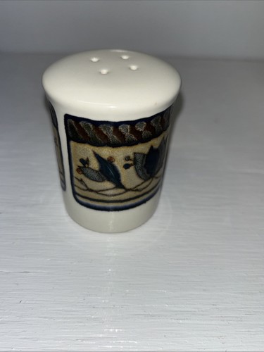 Mikasa "Arabella" 2 3/4 Inch Salt and Pepper Set W Sugar bowl - Picture 4 of 14