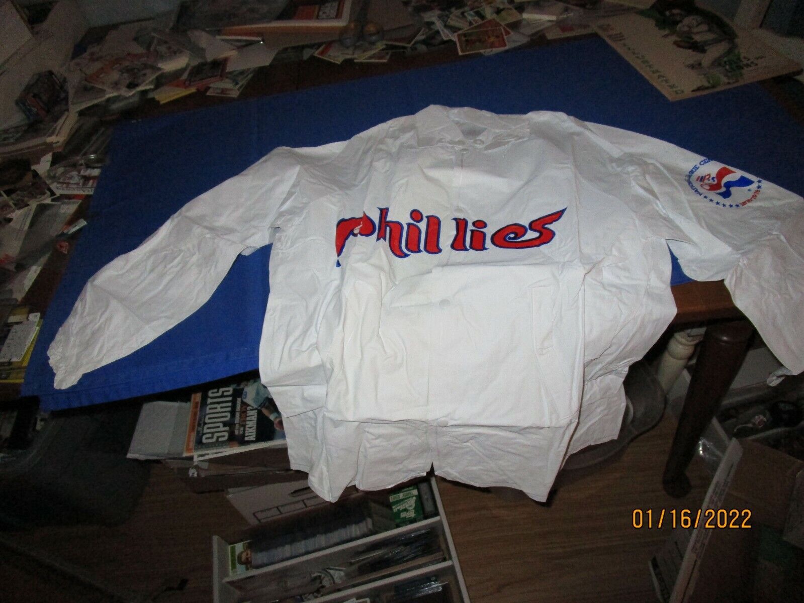 Rare 1976 Philadelphia Phillies Unused Jacket Year-end annual account Smal Baseball Mesa Mall Rain