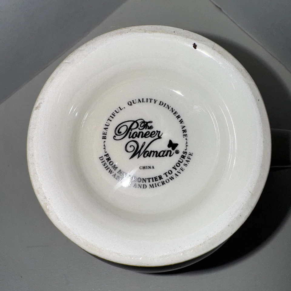 Taza de café Pioneer Woman verde con lunares blancos pedestal amarillo Foto 3 de 3