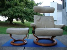 Beautiful Ekornes Taurus Stressless Leather Recliner Chair and Ottoman Size Mid.