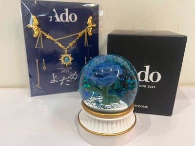 Ado DOME TOUR 2025 よだか VIP特典スノードーム＆ブローチ Ado DOME TOUR 2025 YODAKA VIP Bonus Snow Globe Figure & Brooch Set
