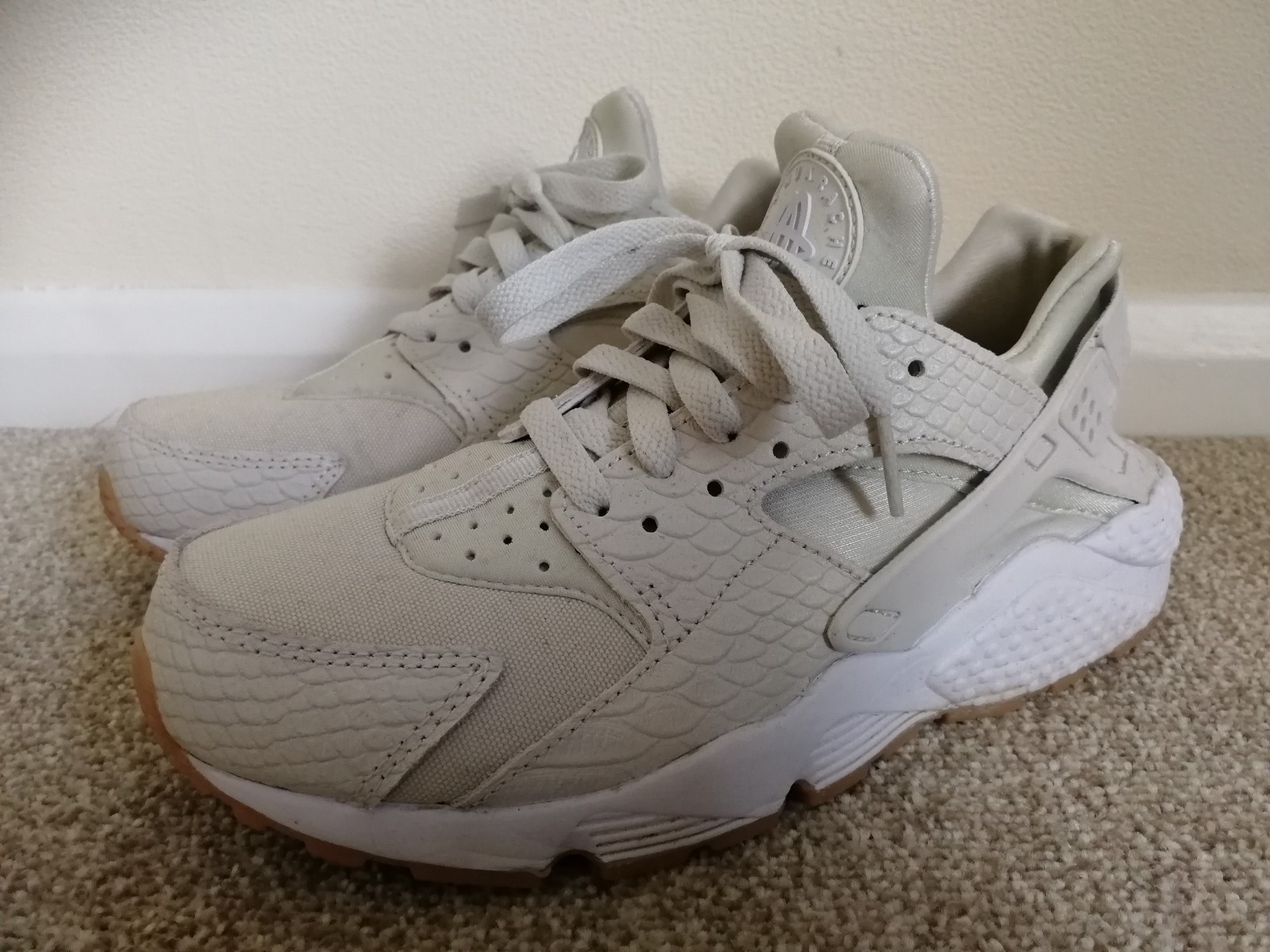 Nike Air Beige Hurache ejecutar ultra elegante Zapatillas-Uk Talla 5.5 Nike Air Beige Hurache ejecutar ultra elegante Zapatillas-Uk Talla 5.5 5.5 5.5 el precio más bajo