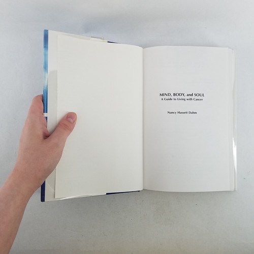 Mind, Body and Soul: A Guide to Living with Cancer Hardcover Nancy Hassett Dahm - Imagen 9 de 10