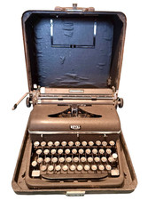 Antique Royal Quiet De Luxe Portable Typewriter WORKING thumbnail