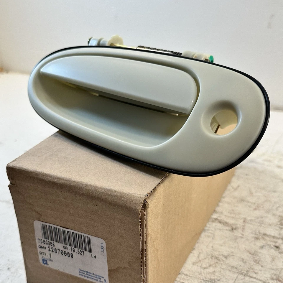 Manija de puerta exterior delantera del lado del conductor OEM GM 22670069 se adapta a Olds ALERO Foto 3 de 4