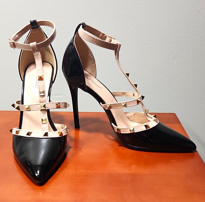 Torta Caliente Amica Studded Caged Heels 9 Black Patent Tan Strappy Pumps