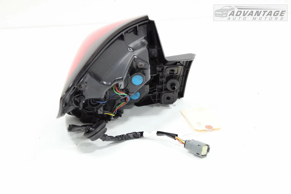 Buick Encore GX 2020-2024 luz trasera exterior luz de freno de parada OEM Foto 3 de 4