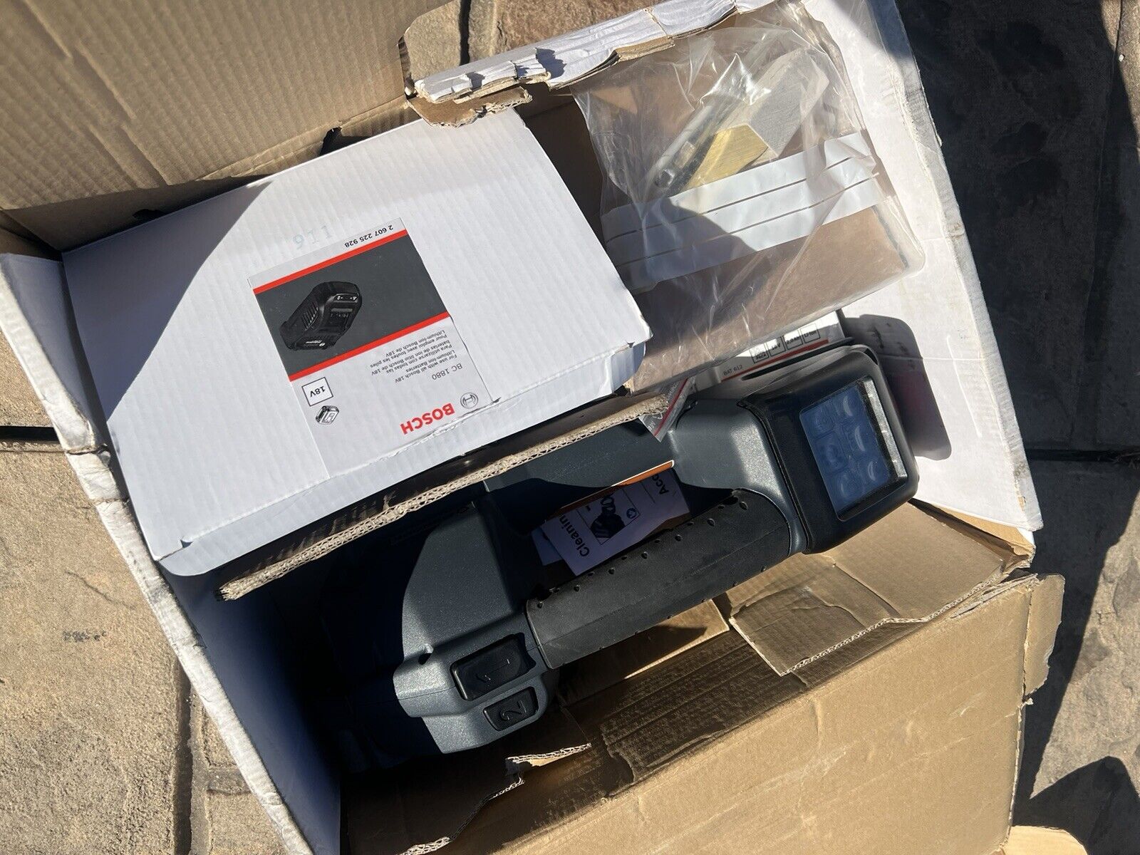 Signode BXT3-16 Battery Powered Strapping Tool with Battery And Chrger. Low Cycl