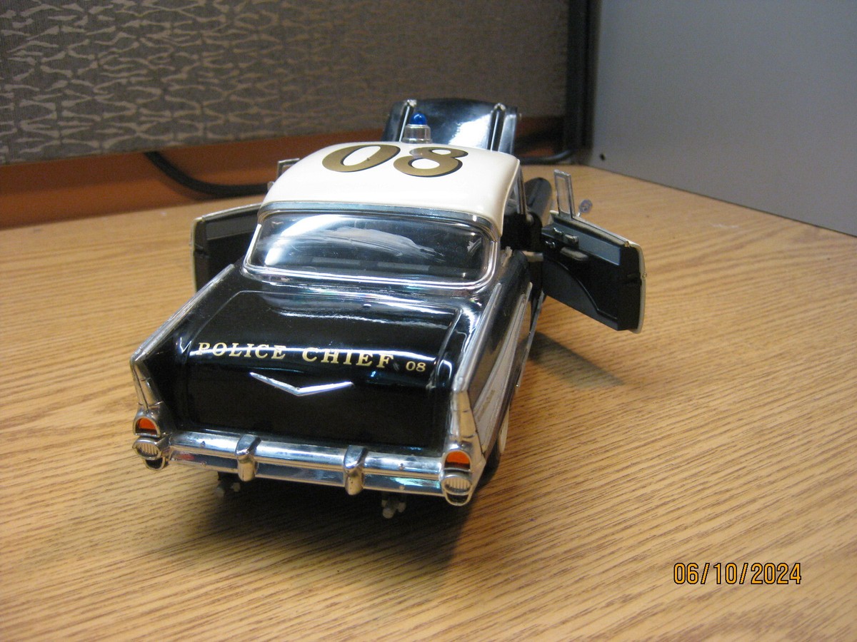 1/18 シボレーベルエア POLICE CHIEF 1957 ミニカー Amazon.co.jp: 中古 1/18 シボレーベルエア ポリスカー POLICE