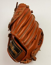 Wilson A2616 Field Master Leather ,Right Handed Baseball Glove, 9.5"