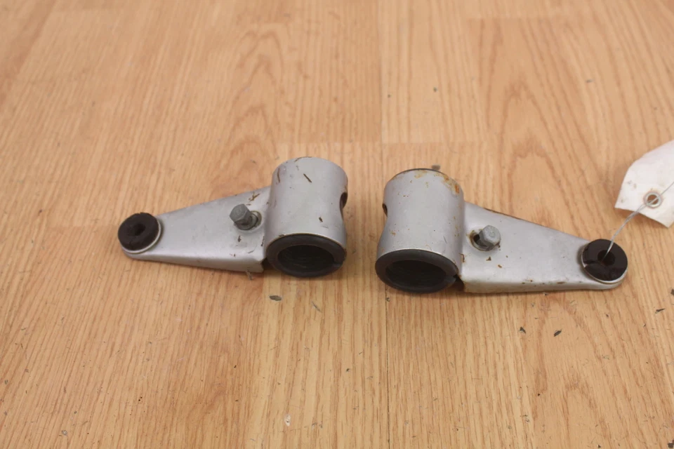 Honda MR175 1977 luz de cabeza izquierda y derecha faros soporte de montaje orejas soporte Foto 3 de 4