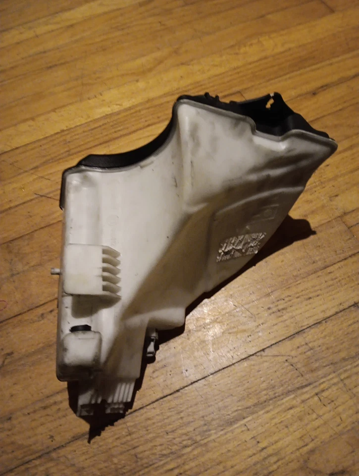 BMW E46 3 Series Windshield Wiper Washer Fluid Reservoir Tank KW772 - Изображение 2 из 4