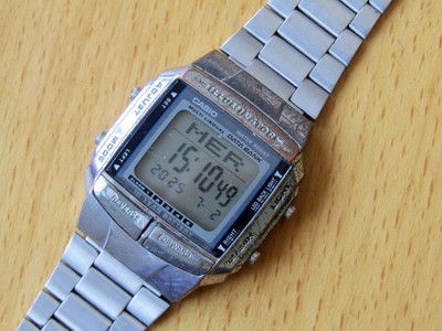 Casio 2515 DB-360 Data Bank Quartz Uhr, Digitaluhr LCD, Multi Lingual, vintage