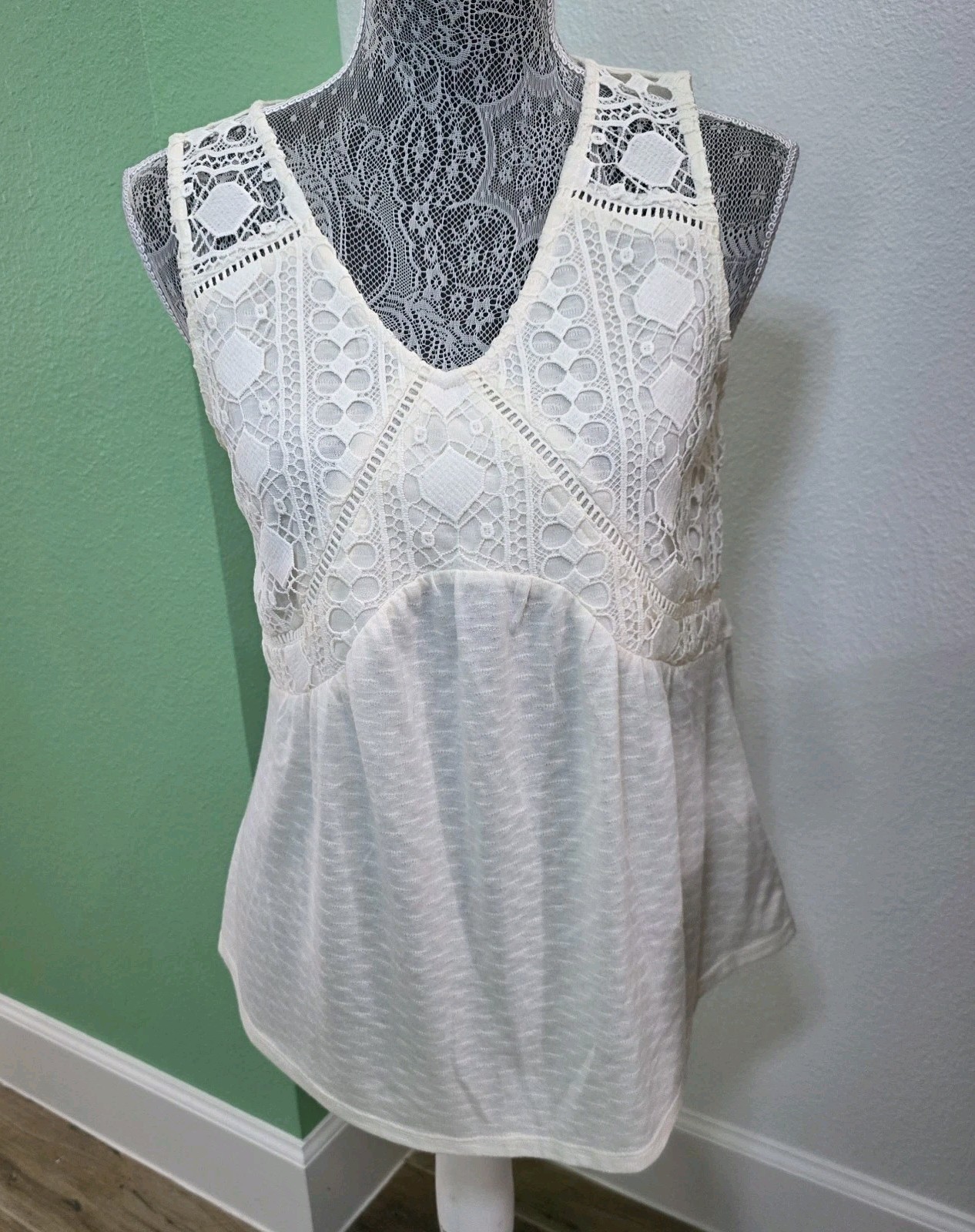 Maurices Womens Cream Lace Tank Top Sleeveless Boho Babydoll Flowy Blouse Small