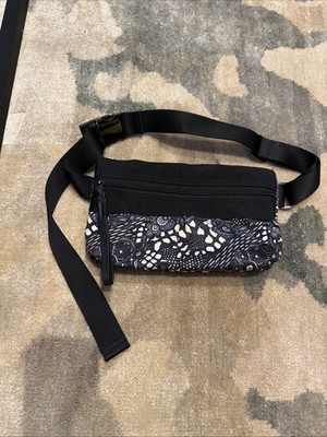 black and white lululemon belt bag Chicago Blackhawks Tonal Script Everywhere Your essentials Lululemon Everywhere Belt Bag 1L