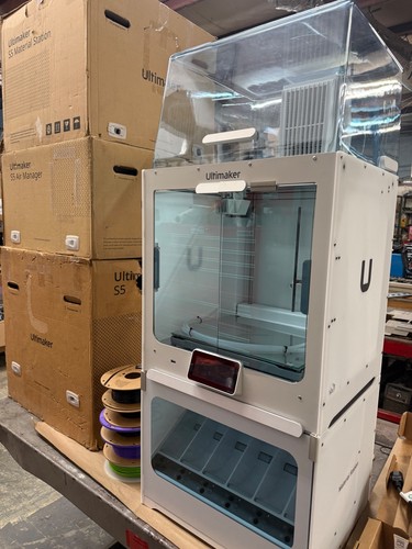Ultimaker S5 PRO Bundle 3D Printer with S5 Materials Station and S5 Air Manager