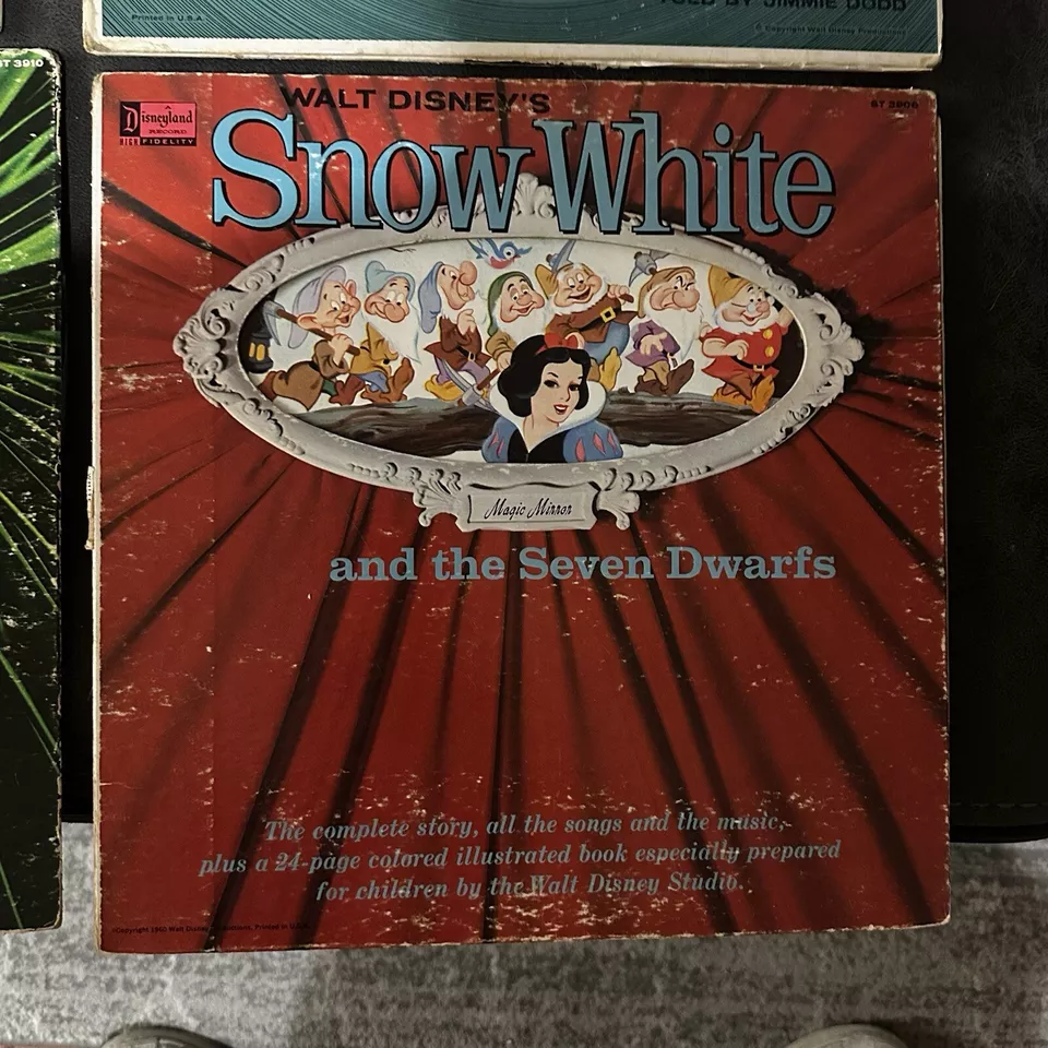 Álbumes de vinilo LP ilustrados clásicos de Walt Disney de los años 60 con libros dentro de colección Foto 2 de 4