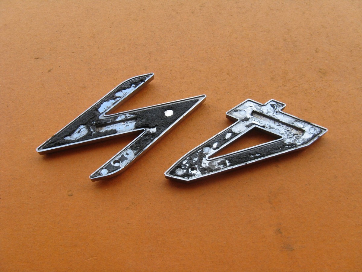 ロコページ Genuine Nissan Fairlady Z Emblem OE 63805E4100 for sale