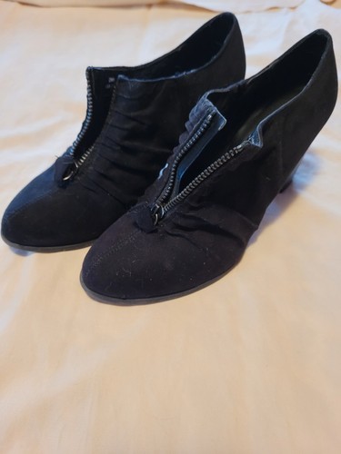 George Women's Size 6 Faux Suede Zip Front Stacked 2.5" Heel - Picture 2 of 4