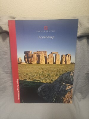 Stonehenge [Red Guide] Paperback Julian Richards