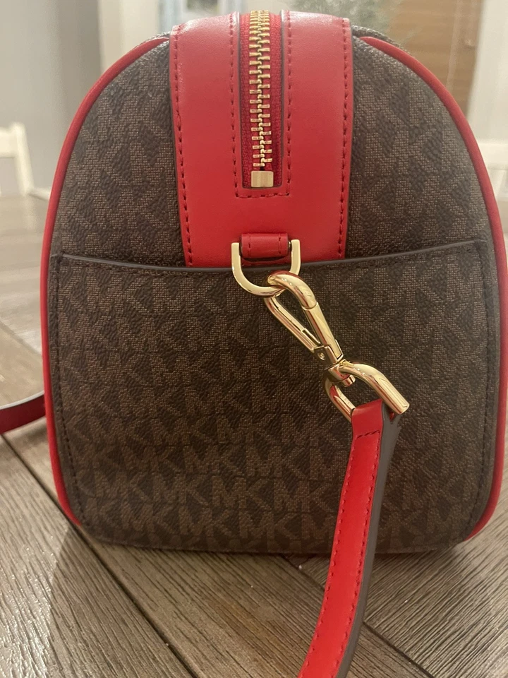 Cartera de viaje Michael Kors Bedford de cuero marrón/rojo/negro. Difícil de encontrar Foto 3 de 4