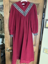 Vintage Vanity Fair Robe Long House Coat Velour Long Sleeve Wine/Tapestry Sz Lg