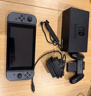 Nintendo Switch V1 Console Complete Bundle Dock Joy Cons Excellent Condition
