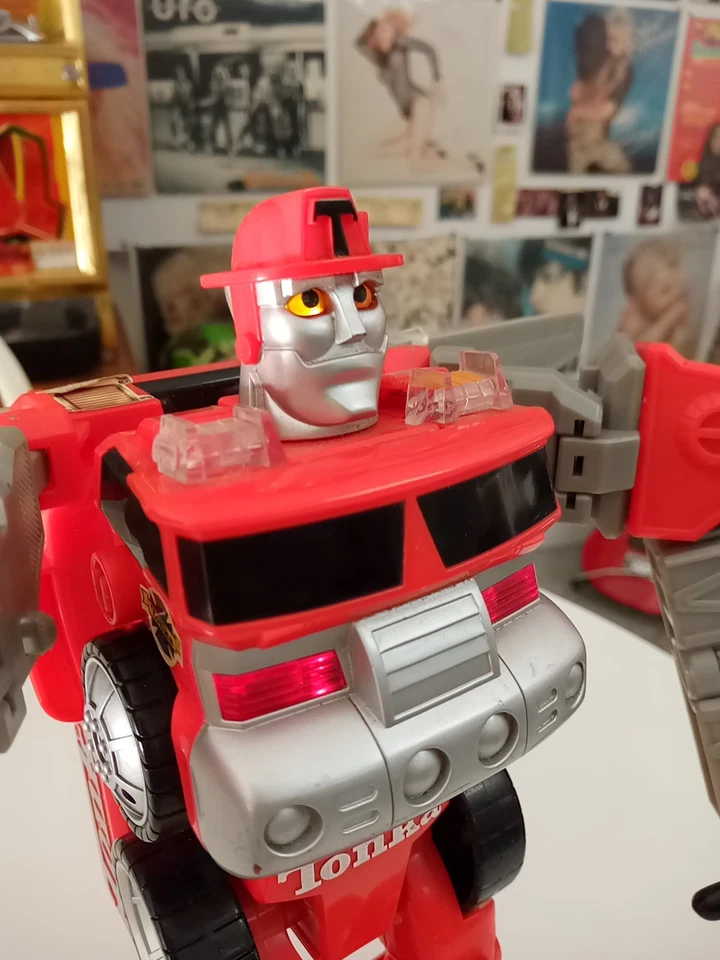 Camión de bomberos Tonka Red Rescate Roy Transformer habla y hace ruido, 10" pulgadas Foto 2 de 4