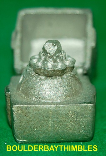 TCC PEWTER THIMBLE - CURIOSITY SET 1992 - Ring Box and Ring - HInged Box Opens - Picture 4 of 7