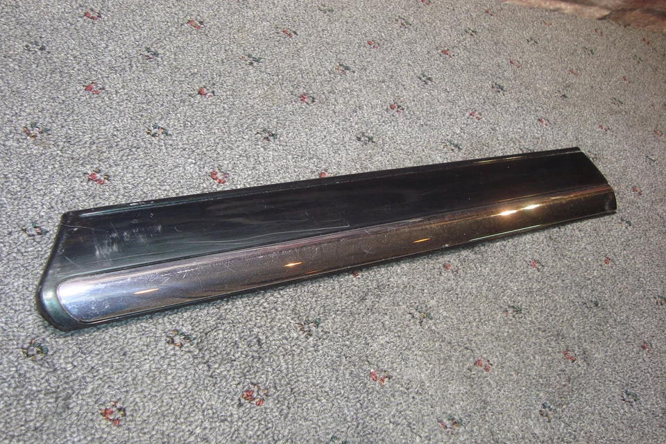 Moldura guardabarros trasero 1/4 verde GM 3541280 Cadillac Eldorado 1995-2002 S8 Foto 3 de 4