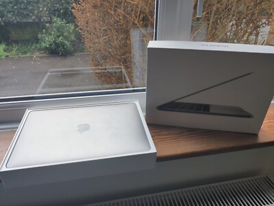 Apple MacBook Pro, 13'', Retina LED, 256GB, 8GB SDRAM, 2017, Silber