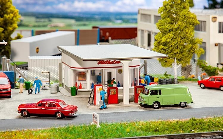 Faller 130590 maquette de station service des années 50 en plastique injecté
