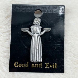 Savannah GA Bird Girl Garden of Good & Evil Statue Souvenir Lapel Pin