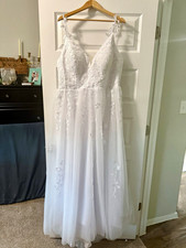 White Embroidered Tulle A-Line Princess Wedding Dress V-Neck Sleeveless Corset