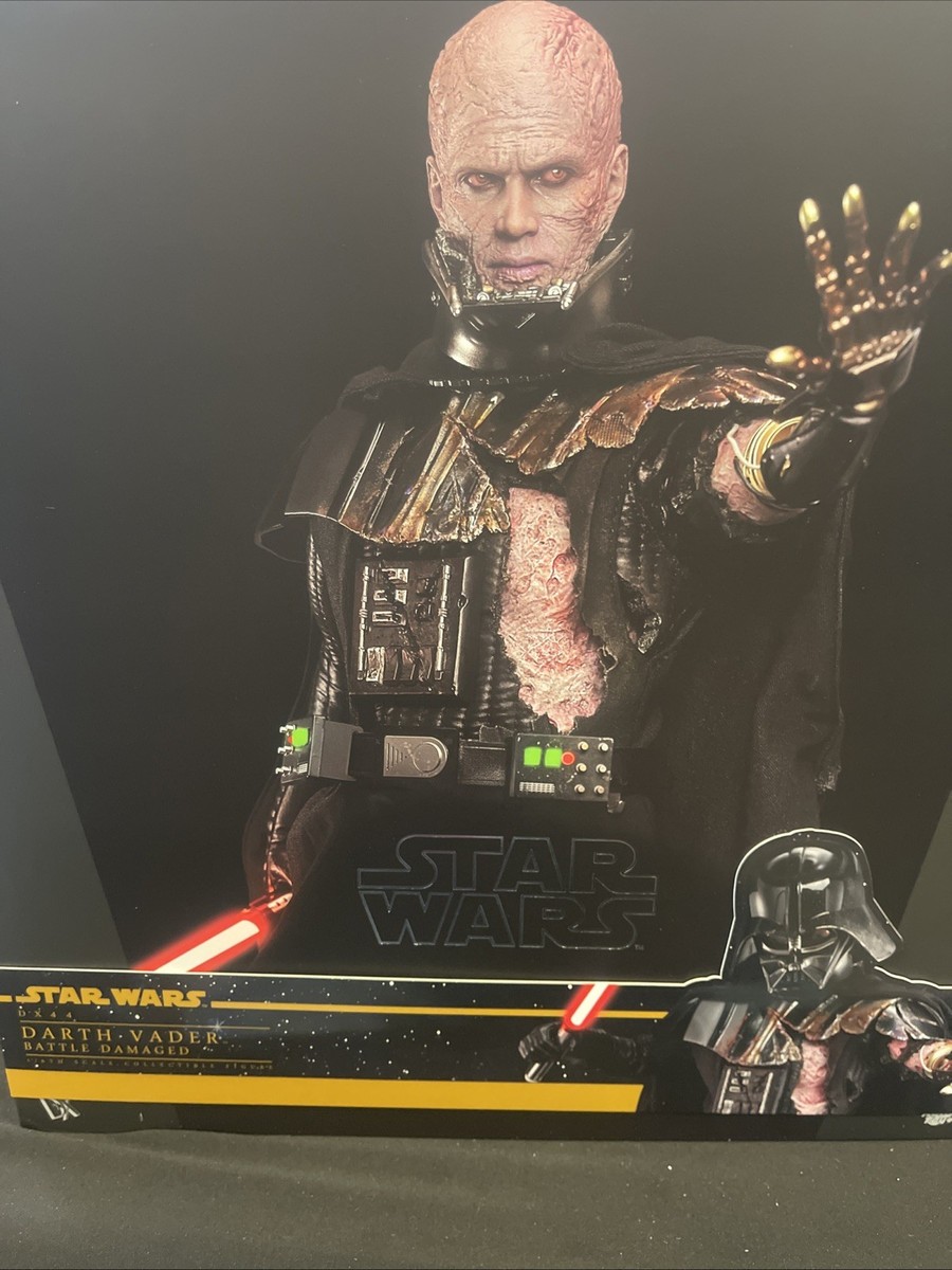 STAR WARS HOT TOYS DARTH VADER BATTLE DAMAGED DELUXE VERSION